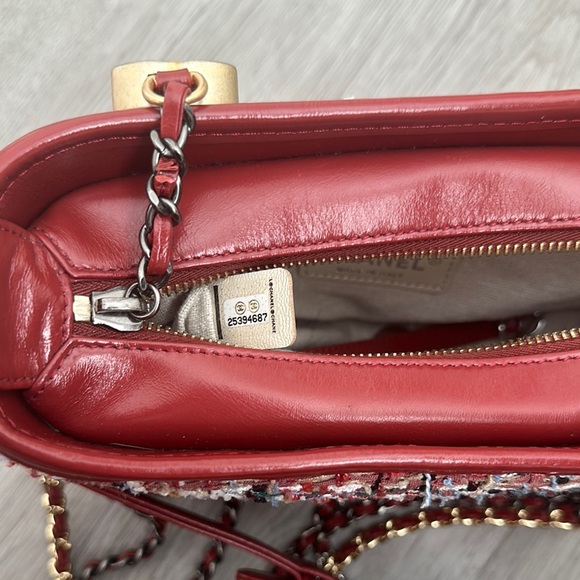 Chic Red Tweed Shoulder Bag - Picture 6 of 10